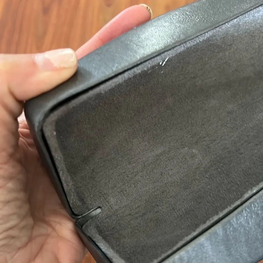 David Yurman gray pewter large sunglass case with cleaning cloth
